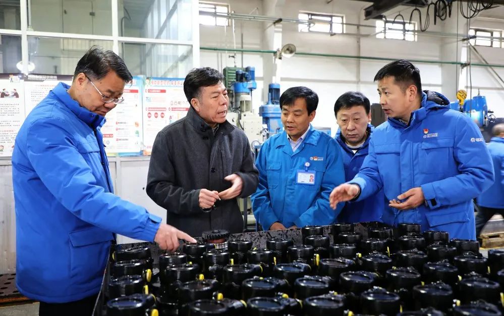 嚴(yán)鑒鉑董事長(zhǎng)慰問一線員工