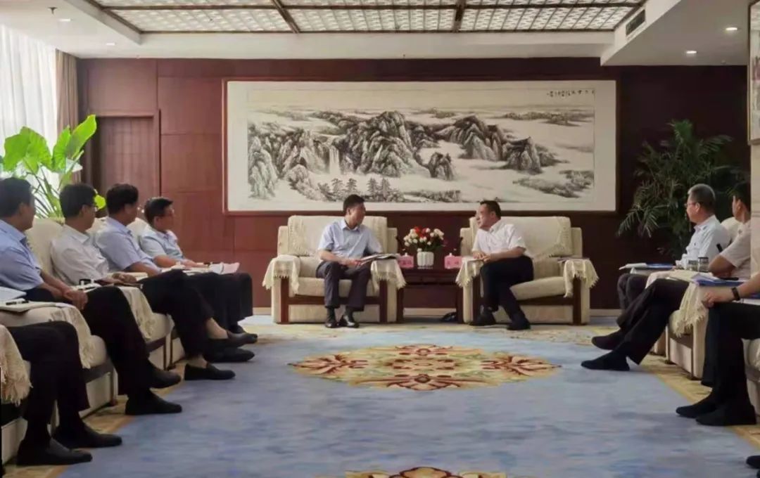 渭南市委、市政府領(lǐng)導(dǎo)會(huì)見(jiàn)嚴(yán)鑒鉑董事長(zhǎng)